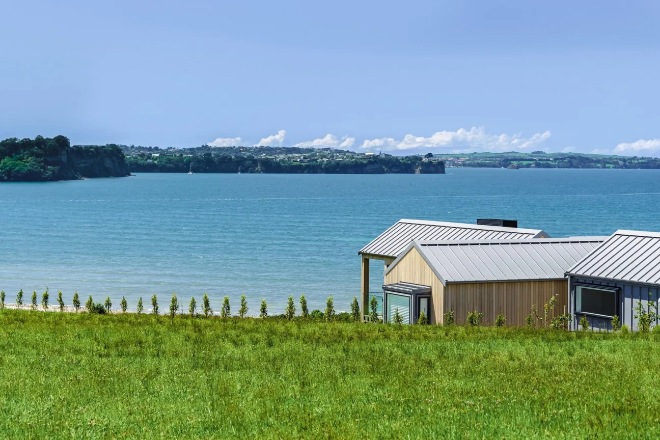 Coastal Dream: Sea Views & Secure Gated Access - Mehr