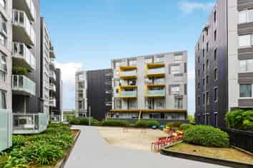 201/5 Rose Garden Lane, Albany