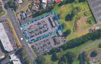 Modern Manukau Hub with Massive Yard!