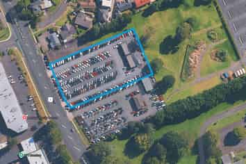 Modern Manukau Hub with Massive Yard!