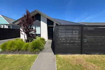 2/14 Woodhouse Street, Linwood