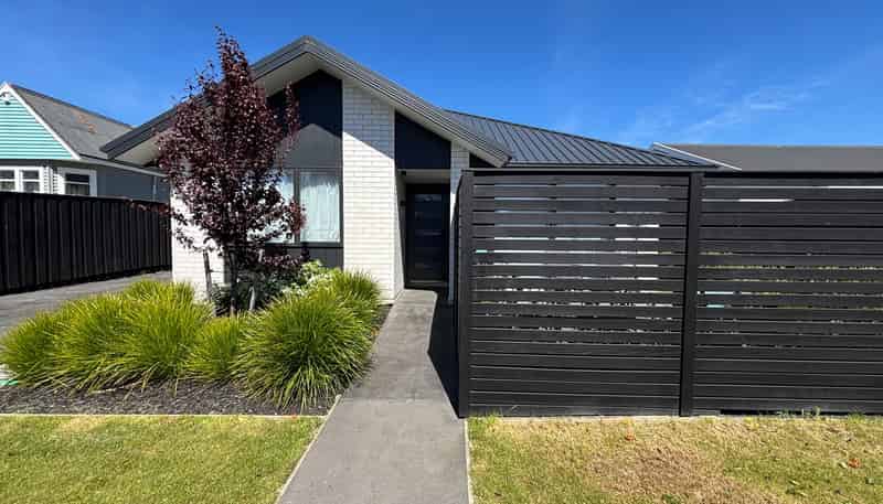 2/14 Woodhouse Street, Linwood