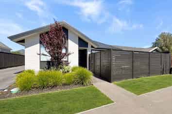 2/14 Woodhouse Street, Linwood