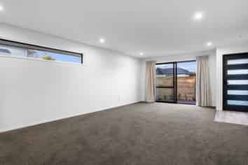 2/14 Woodhouse Street, Linwood