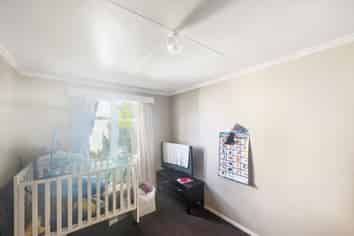 29 Selwyn Crescent, College Estate