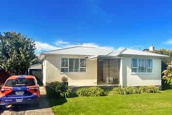 29 Selwyn Crescent, College Estate