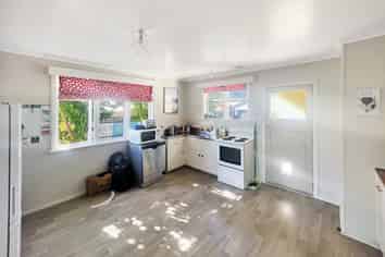 29 Selwyn Crescent, College Estate