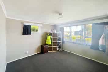 29 Selwyn Crescent, College Estate