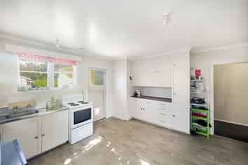 29 Selwyn Crescent, College Estate