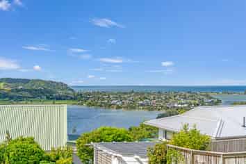 8 Hinemoa Terrace, Tairua
