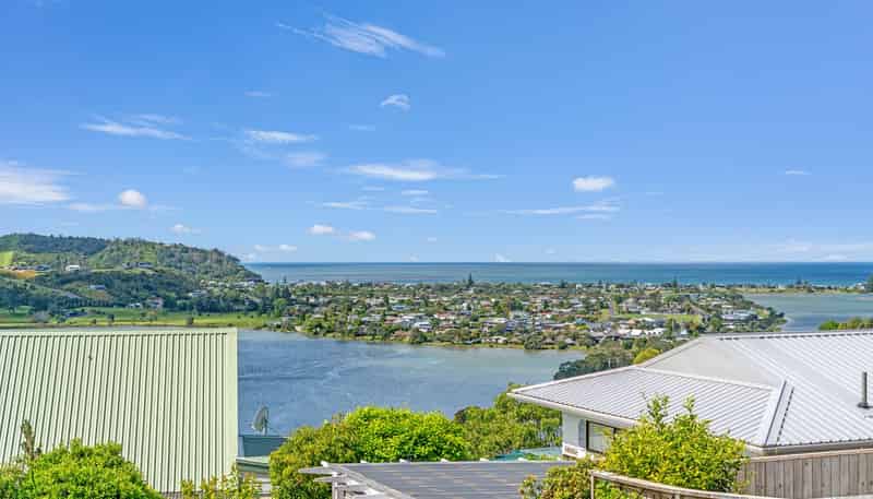 8 Hinemoa Terrace, Tairua