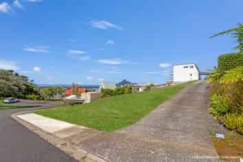 8 Hinemoa Terrace, Tairua