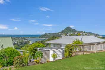 8 Hinemoa Terrace, Tairua