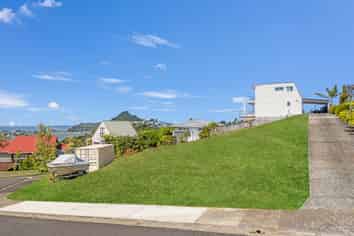 8 Hinemoa Terrace, Tairua