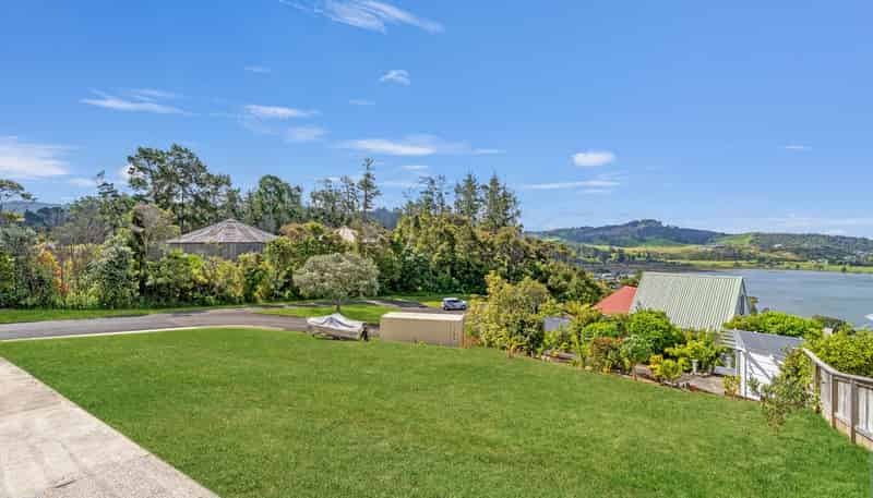 8 Hinemoa Terrace, Tairua