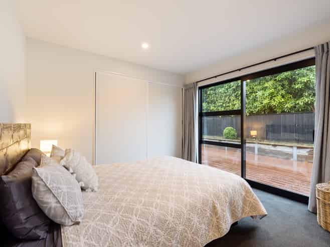 255B Edgeware Road, Saint Albans