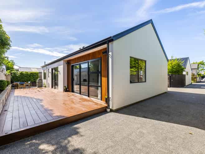 255B Edgeware Road, Saint Albans