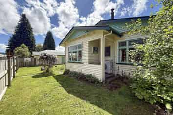 10 Broadway, Reefton