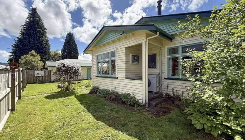 10 Broadway, Reefton