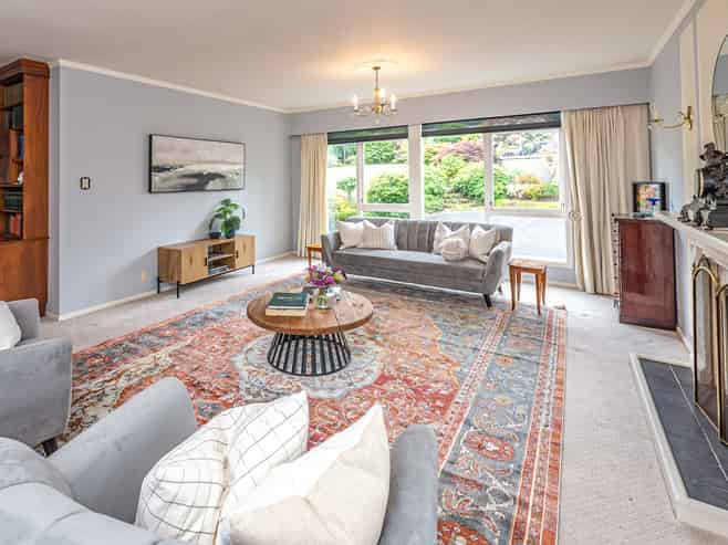 84 Great North Road, Saint Johns Hill