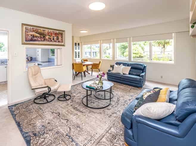 84 Great North Road, Saint Johns Hill