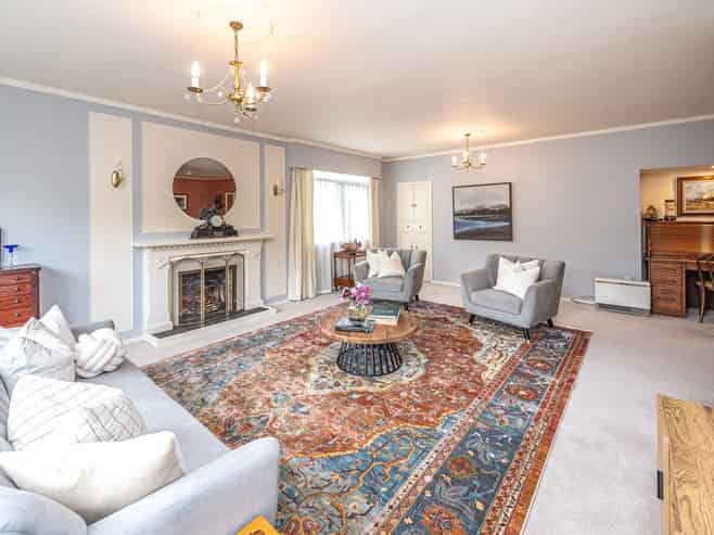 84 Great North Road, Saint Johns Hill