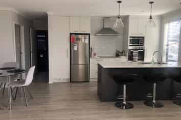 5 Raynor Crescent , Pyes Pa