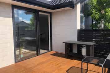 5 Raynor Crescent , Pyes Pa