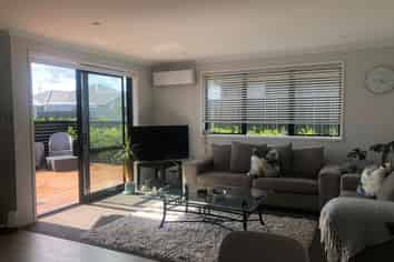 5 Raynor Crescent , Pyes Pa