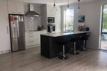 5 Raynor Crescent , Pyes Pa