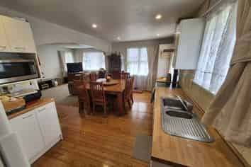 4 Oakhurst Place, Russley