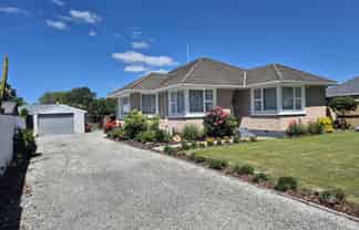 4 Oakhurst Place, Russley