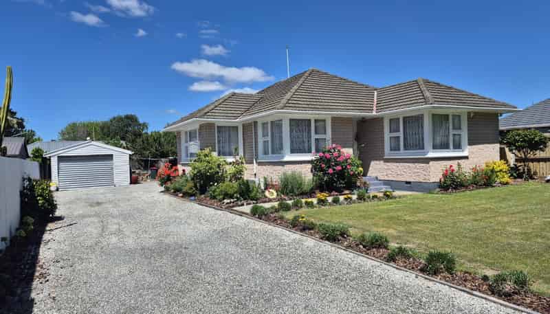 4 Oakhurst Place, Russley