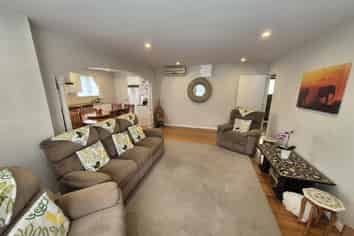 4 Oakhurst Place, Russley