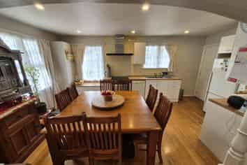 4 Oakhurst Place, Russley