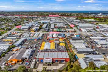 Rare Large Scale Wairau Industrial With Yard 