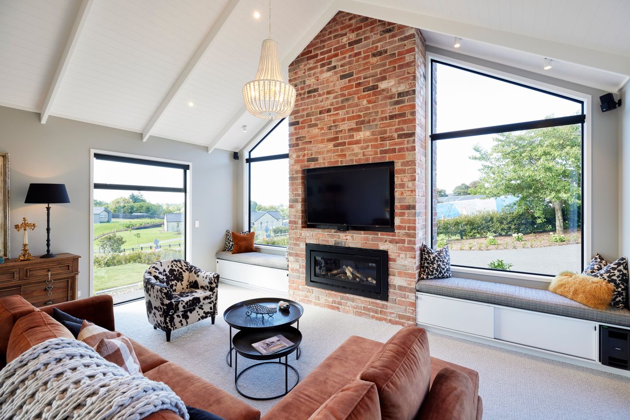 Open Plan Living on a Prime Elevated Section in Paerata - Vista 4