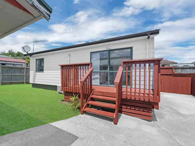148 & 148B Solar Road, Glen Eden