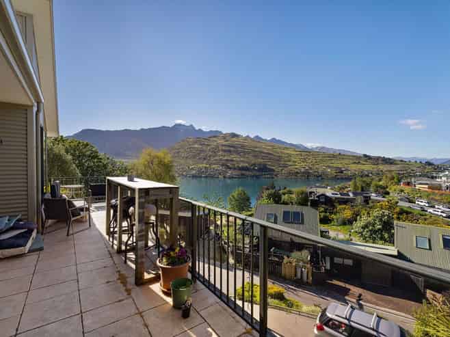 15 Woodbury Rise, Goldfield Heights, Queenstown Central