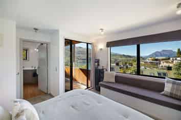 15 Woodbury Rise, Goldfield Heights, Queenstown Central