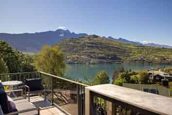 15 Woodbury Rise, Goldfield Heights, Queenstown Central