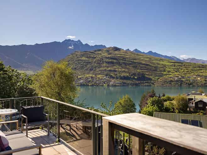 15 Woodbury Rise, Goldfield Heights, Queenstown Central