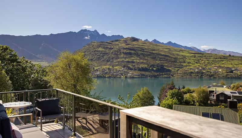 15 Woodbury Rise, Goldfield Heights, Queenstown Central