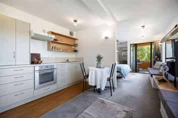 15 Woodbury Rise, Goldfield Heights, Queenstown Central