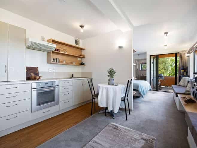 15 Woodbury Rise, Goldfield Heights, Queenstown Central