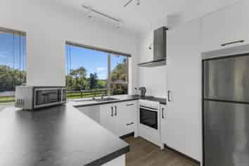 194 Tarata Road, Inglewood