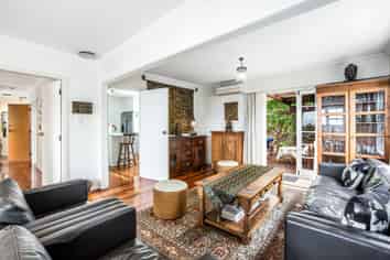 64 Lohia Street, Khandallah