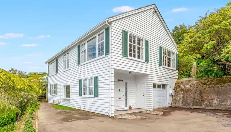 64 Lohia Street, Khandallah