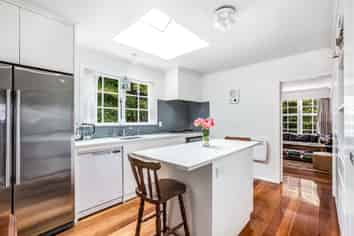 64 Lohia Street, Khandallah