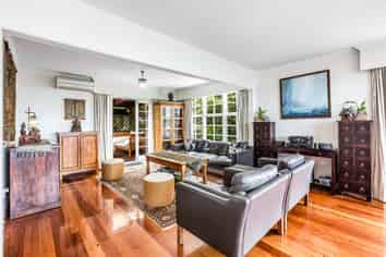 64 Lohia Street, Khandallah